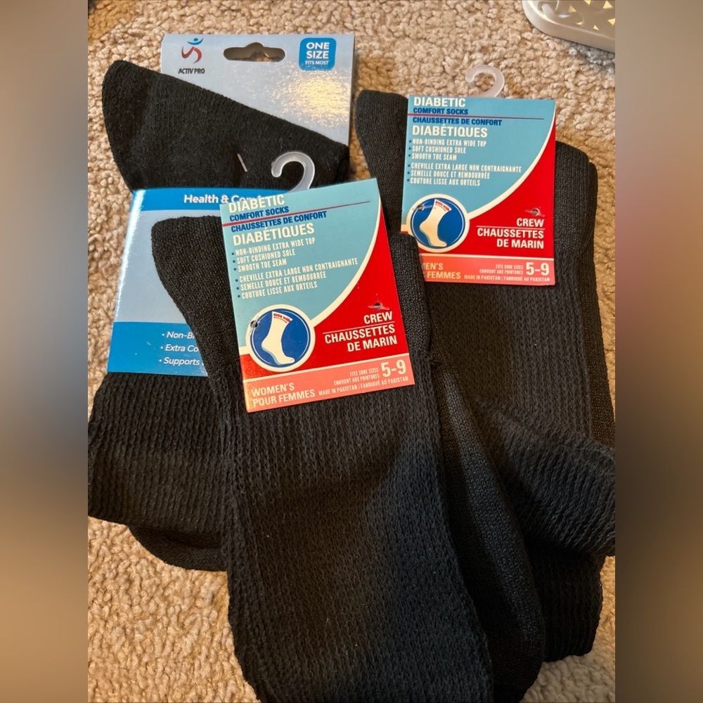 Women’s Socks Diabetic Friendly 2 Pair Crew 5-9 1 Pair One Size